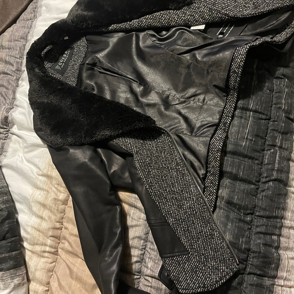 Leather jacket - Picture 2 of 2